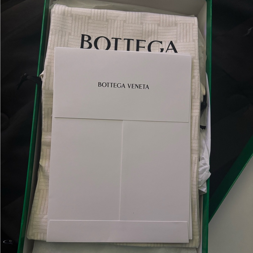 Bottega Veneta Green Gift Box with White Accents - Picture 9 of 10